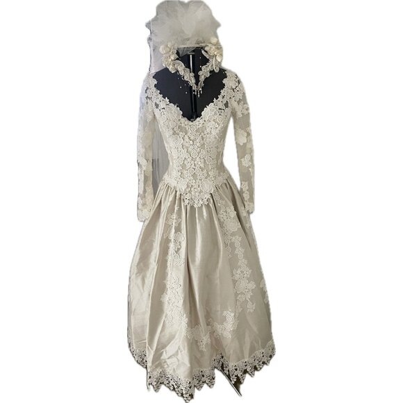 Victorian Style VTG  Wedding Gown Champagne Duchesse Satin & Lace, Silk Size S 4 - Picture 2 of 11